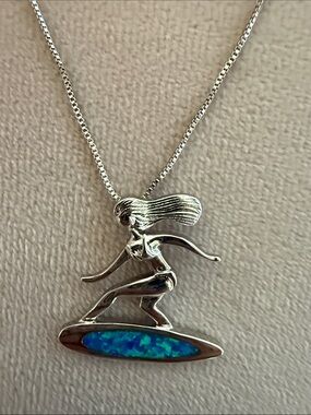Women’s NWT Opal Surfer girl necklace blue silver